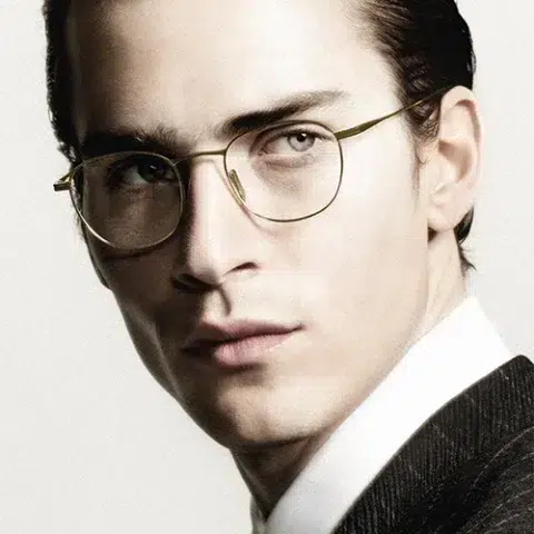 Homme portant les lunettes optiques Giorgio Armani AR5148T, collection Automne-Hiver 2024
