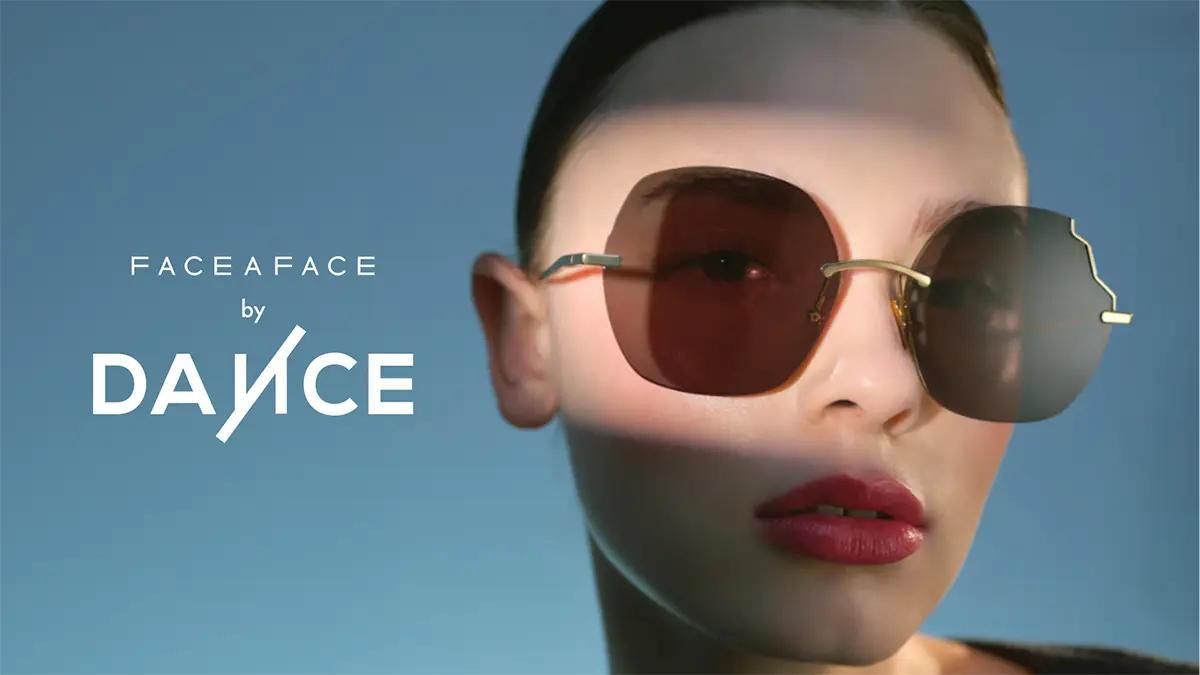 Dance por Design Eyewear Group. Retrato de una mujer llevando las gafas I M PERFECT de la colección Dance por FACE A FACE, con un diseño geométrico atrevido y lentes tintadas.