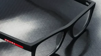 Gafas Prada Linea Rossa 2024 en negro con un diseño aerodinámico - Colección masculina primavera/verano.