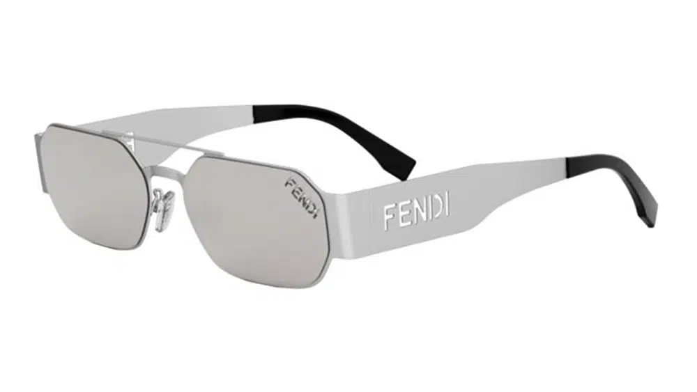 Lunettes de soleil FENDI CUT OUT FE40153U avec monture en métal léger, branches décorées du logo découpé. Modèle futuriste avec un double pont plat et des verres argentés pour un style avant-gardiste.