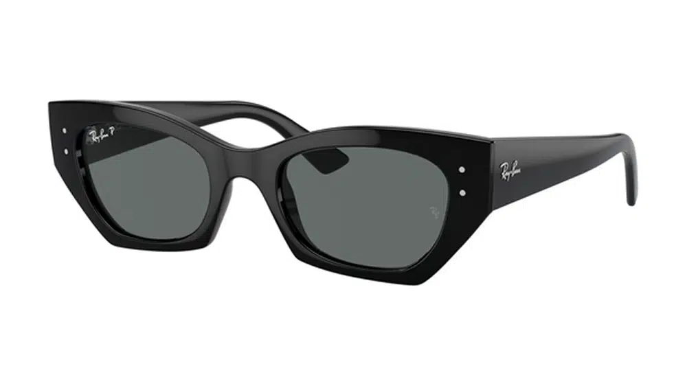 Lunettes de soleil Ray-Ban Zena Sun, modèle tendance 2025, monture noire géométrique avec verres sombres.