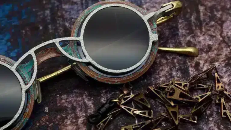 Lunettes RIGARDS modèle RG1911CU, design artisanal en cuivre avec patine unique et détails sculpturaux.