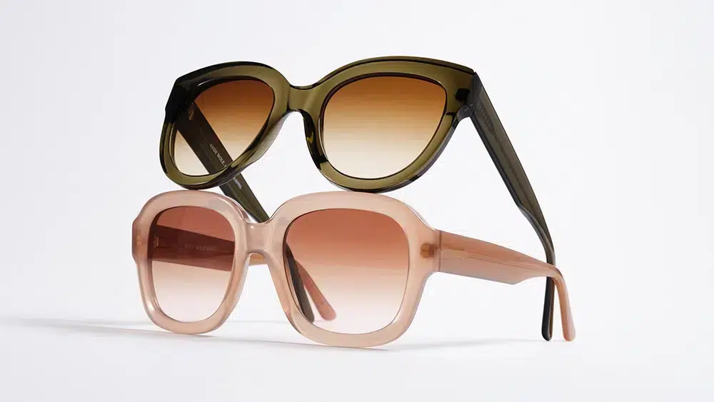 Deux paires de lunettes Andy Wolf, modèle Maple couleur sable et modèle Daisy vert olive, design collaboratif avec Fanette Guilloud