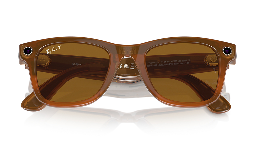 Gafas inteligentes Wayfarer Ray-Ban x Meta en color caramelo brillante, un modelo innovador para 2025.