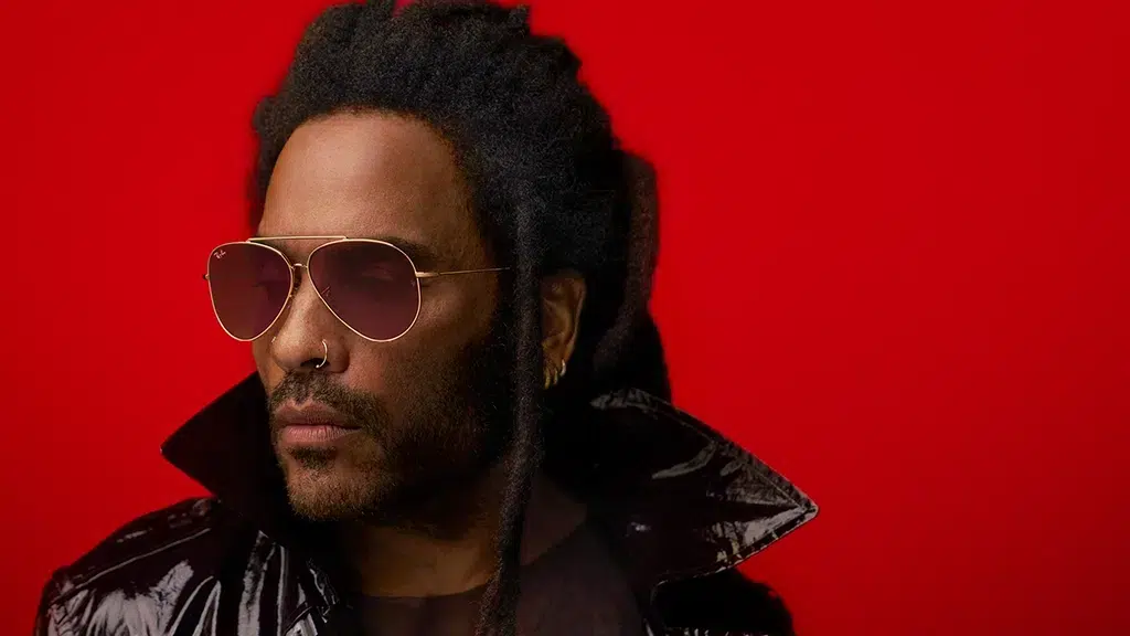 Lenny Kravitz portant des lunettes de soleil Ray-Ban de la collection Reverse