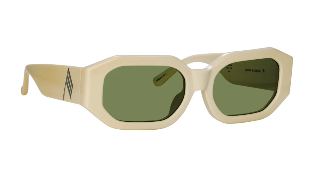 Lunettes Linda Farrow x The Attico modèle Blake, monture ivoire avec verres verts et détails argentés