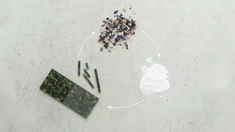 Processus de recyclage de l’acétate chez Mazzucchelli 1849, illustrant la transformation des déchets plastiques en nouvelles matières premières grâce à la Carbon Renewal Technology.