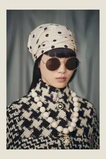 Parisee – A model wearing round Valentino sunglasses from the Avant les Débuts collection, featuring a retro-chic look inspired by haute couture.