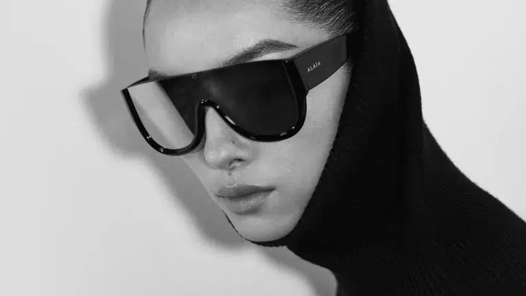 Tendencias Flash en Gafas : Estilo y Novedades Rápidas 29 ALAÏA SPRING-SUMMER 2025 EYEWEAR CAMPAIGN
