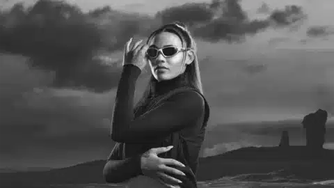 Oakley ressuscite son icône rebelle : Straight Jacket 99