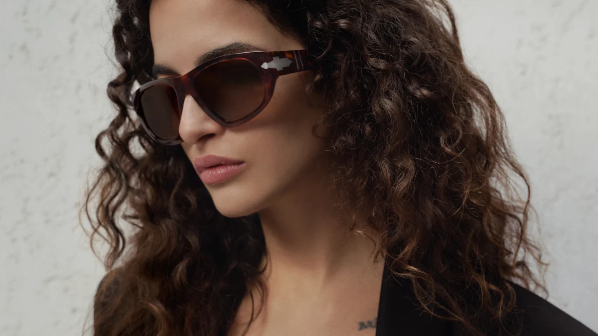 Persol 2025 : Quand le Design Italien Redéfinit l’Élégance Optique 1 Persol 2025