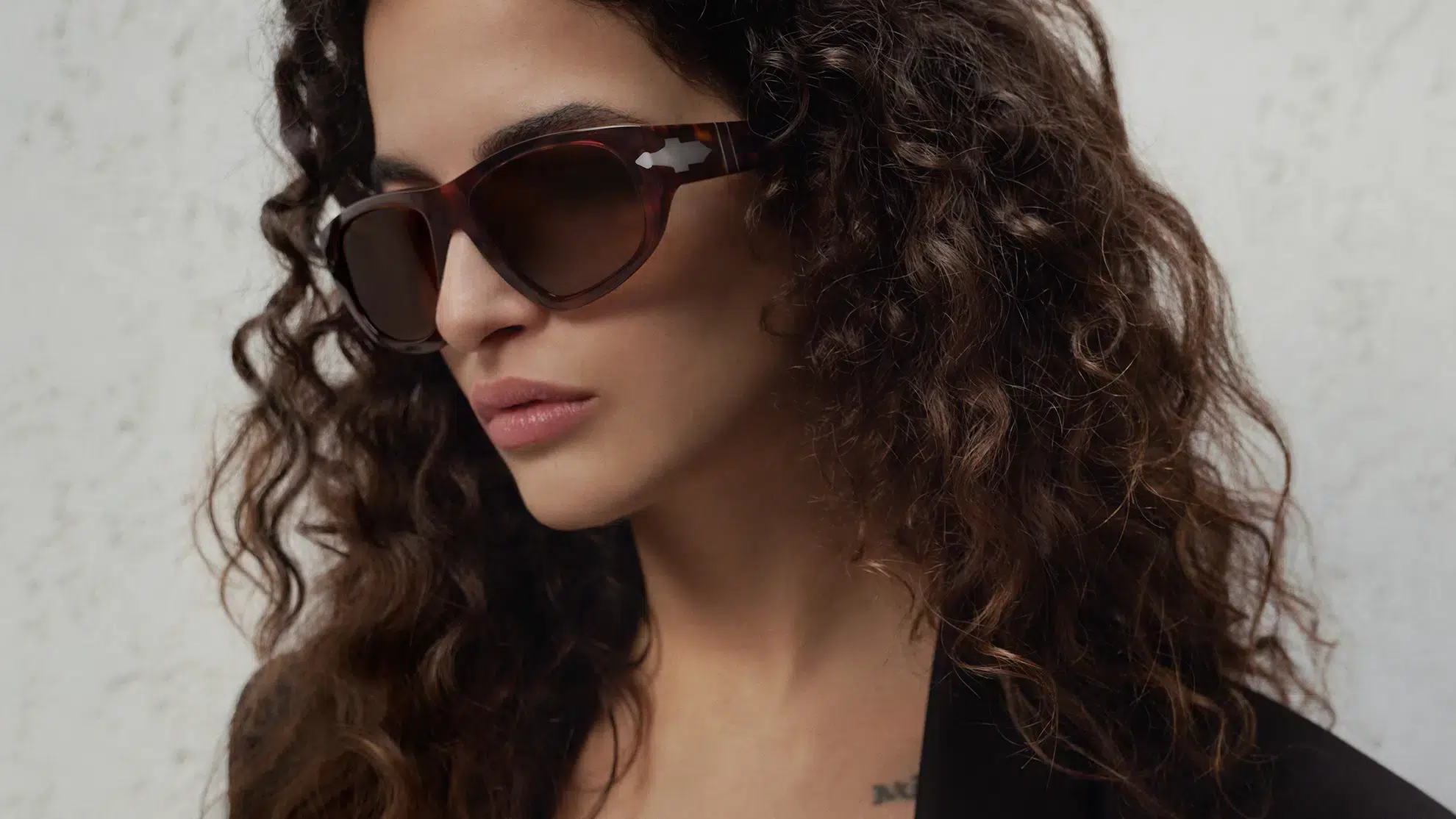 Persol 2025 : Quand le Design Italien Redéfinit l’Élégance Optique 1 Persol 2025