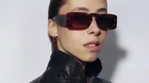 Gafas geométricas, actitud radical: Andy Wolf se atreve con Honeysuckle