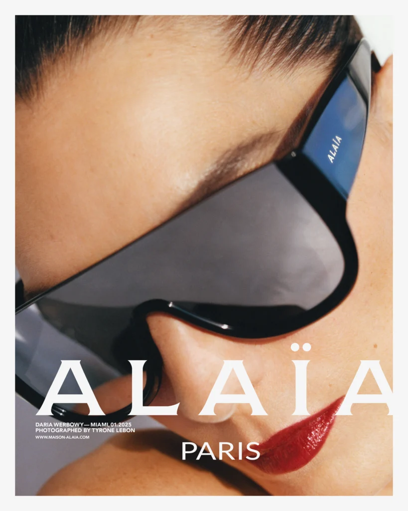 Lunettes oversize : Alaïa impose sa vision radicale 3 Alaïa et Daria Werbowy Winter Spring 2025
