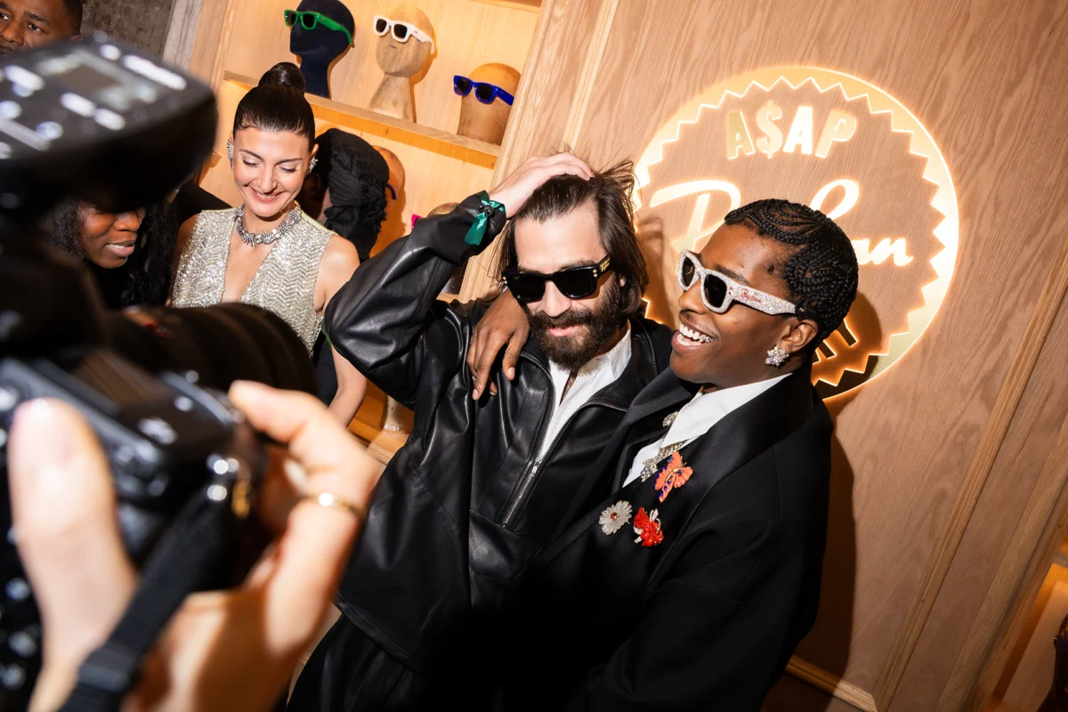 Rocky Unveils the Most Expensive Ray-Bans Ever Made 5 Ray-Ban et le collectif AWGE ont transformé une boutique new-yorkaise en tailor shop vintage, ambiance années 40 remixée façon Rocky.