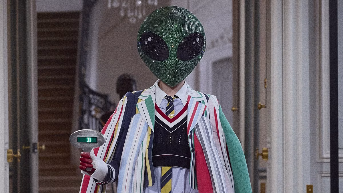 Thom Browne Spring-Summer 2026: A Runway Orbiting Between Couture and Fantasmagoria