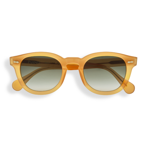 Tendances lunettes 2027 à MIDO : quand le design devient un antidote 3 Dorata, lunettes de soleil panto en acétate miel translucide, Parisee Eyewear