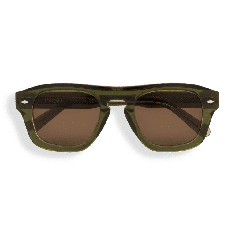 Lunettes de soleil Freschezza en acétate vert olive translucide avec verres bruns, vue de face sur fond noir