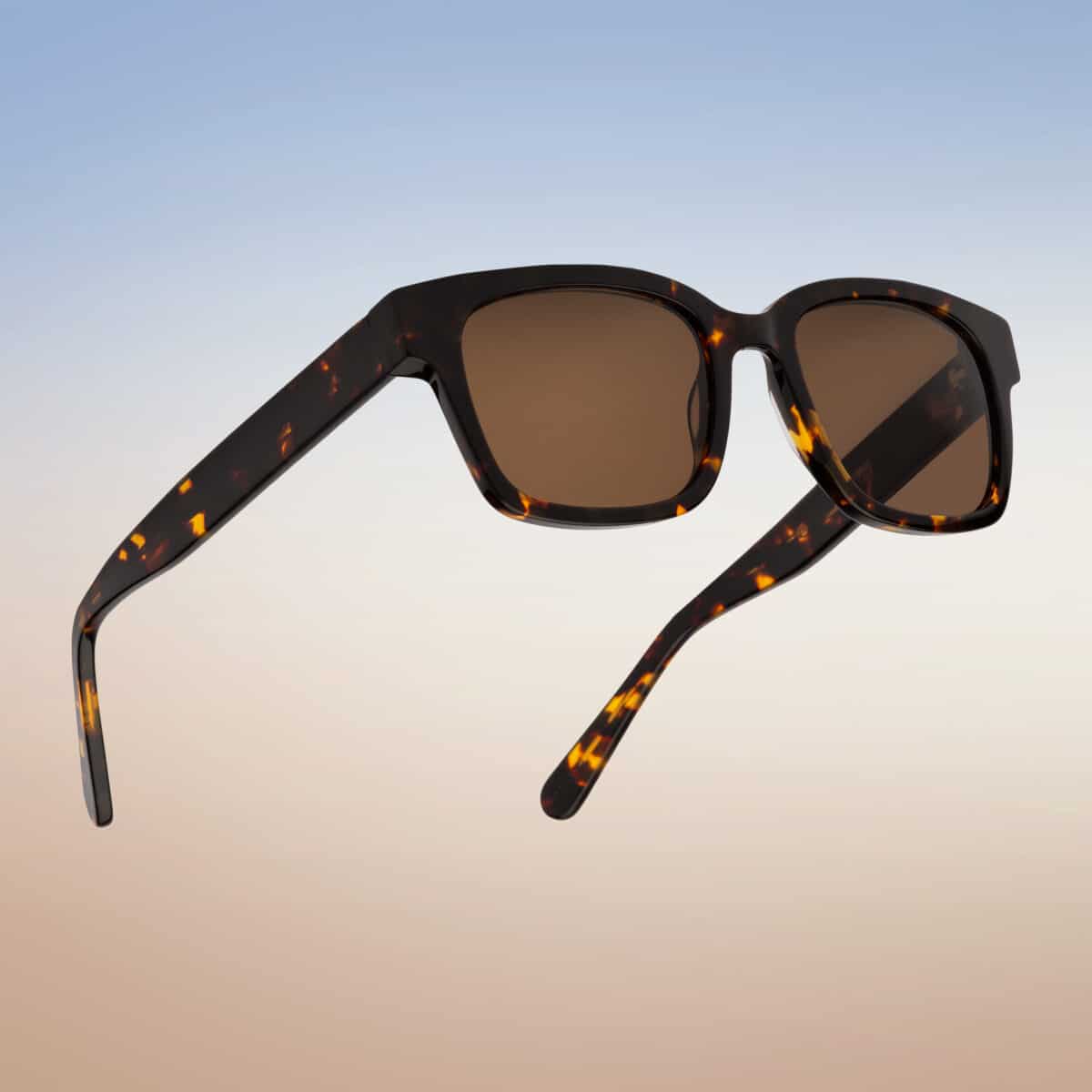 Gafas de sol Incantevole, montura rectangular de acetato carey, lentes marrones, vista lateral