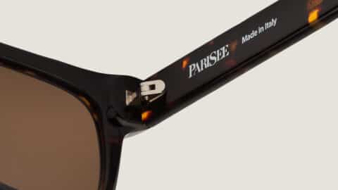 Gafas de sol Incantevole, detalle de bisagra y varilla ancha, acetato carey