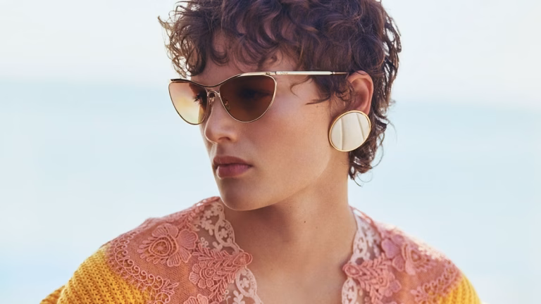 Chloé Eyewear Printemps-Été 2026, lumière dorée et féminité fluide,