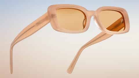 Gafas de sol Parisee Eyewear Essentiel N3 beige translúcido, montura rectangular de ajuste amplio, lentes claros, vista 3/4