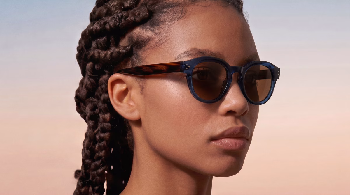 Lucenti — lunettes de soleil panto crystal blue 112 Lucenti porté — lunettes de soleil panto crystal blue Parisee Eyewear